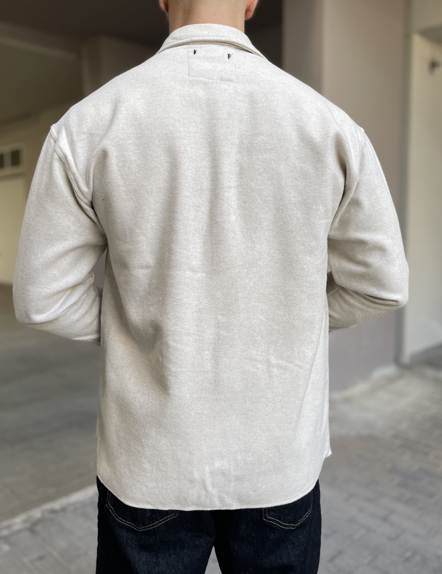 Ανδρικό μπεζ Overshirt με γιακά RMZ328B φωτογραφία